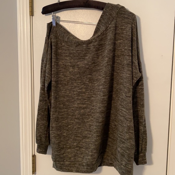 Altar’d State Off-the-Shoulder Sweater 💚 - Small - Picture 5 of 5